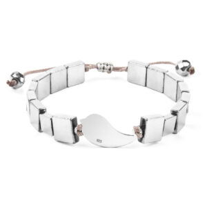 82dafd43afdb2548bcfa90101642a591 300x300 - راهنمای خرید دستبند نقره زنانه با کیفیت و اصل